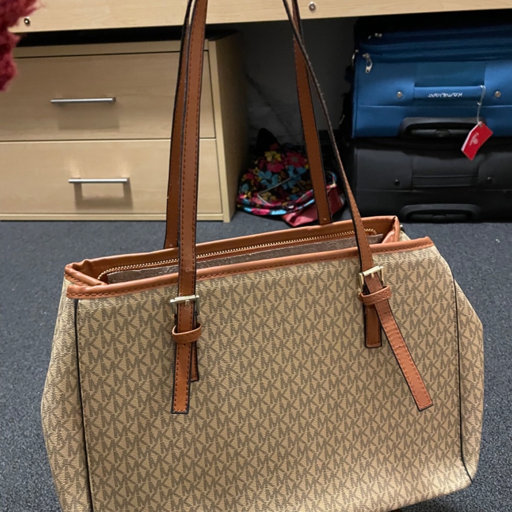 Michael Kors Tote Bag - Picture 2 of 3